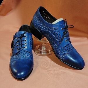 NWOT Capezzani Lace-Up Loafers